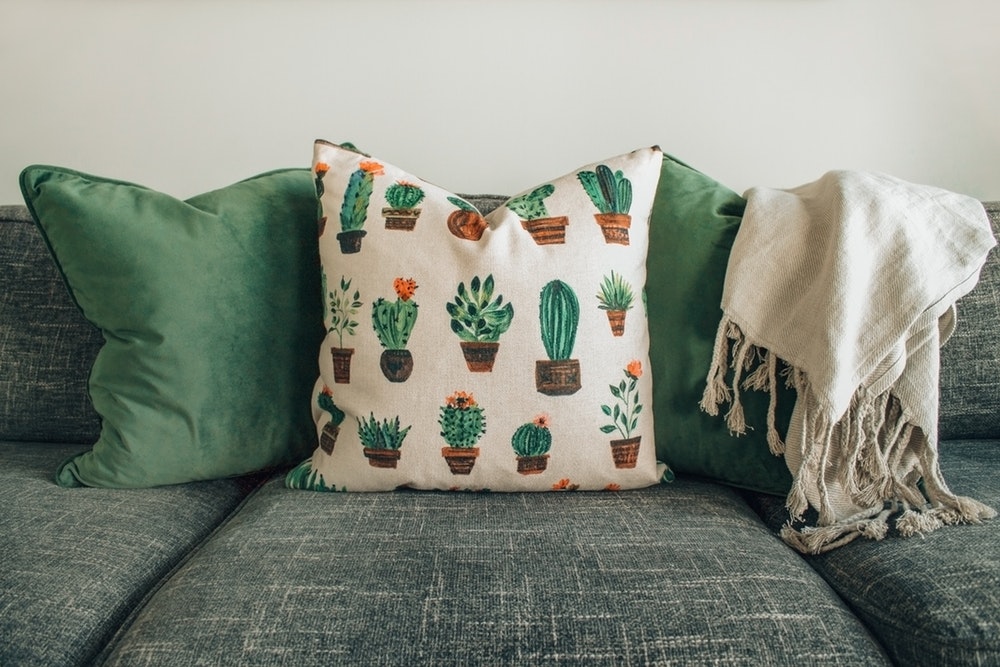 5 Things to Consider Before Crashing With Someone